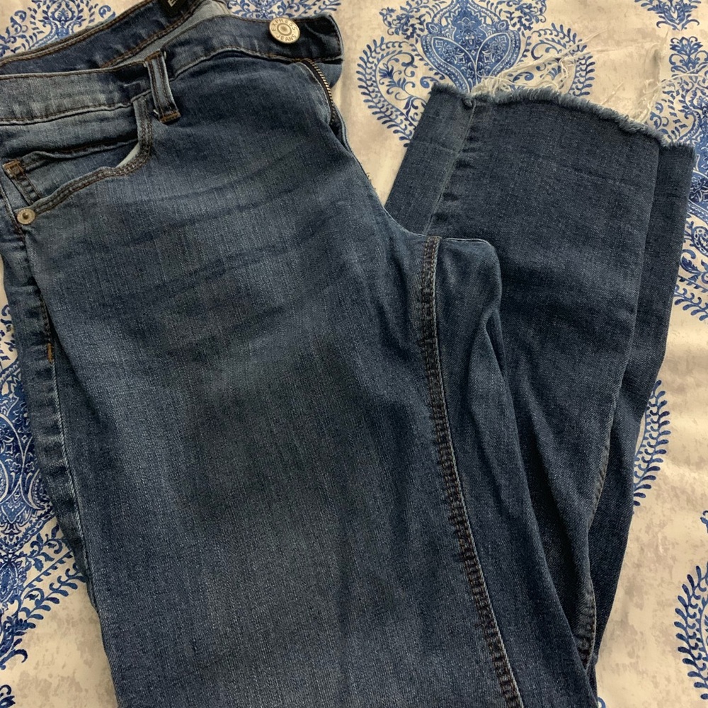 Women’s Express Boyfriend Jeans size 8 - Picture 3 of 4